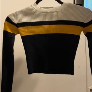 Long sleeve crop top
